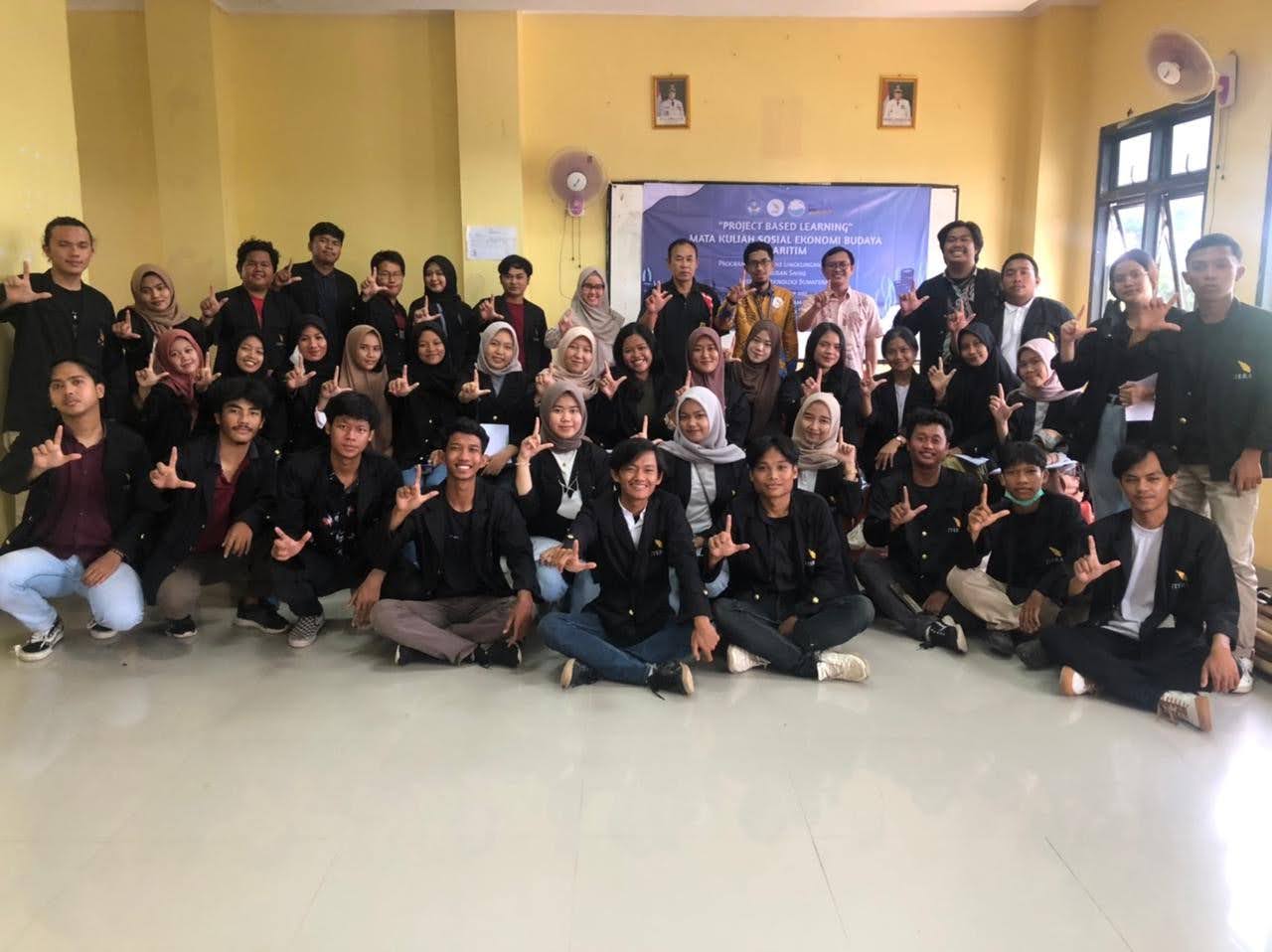 Read more about the article Mahasiswa SLL Angkatan 2020 ikuti Project Based Learning Sosial Ekonomi Budaya Maritim di Kelurahan Kota Karang, Kota Bandar Lampung