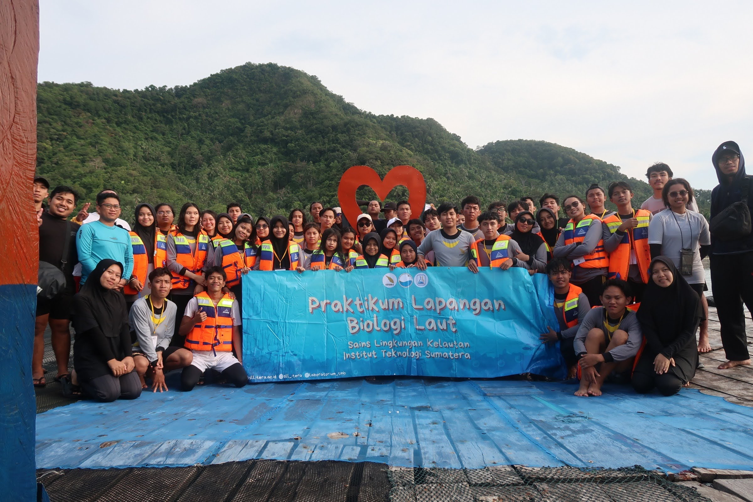 Read more about the article Program Studi Sains Lingkungan Kelautan Mengenalkan Kepada Mahasiswa Ekosistem Pesisir dan Laut di Pulau Kelagian Kecil dan Pulau Pahawang, Lampung